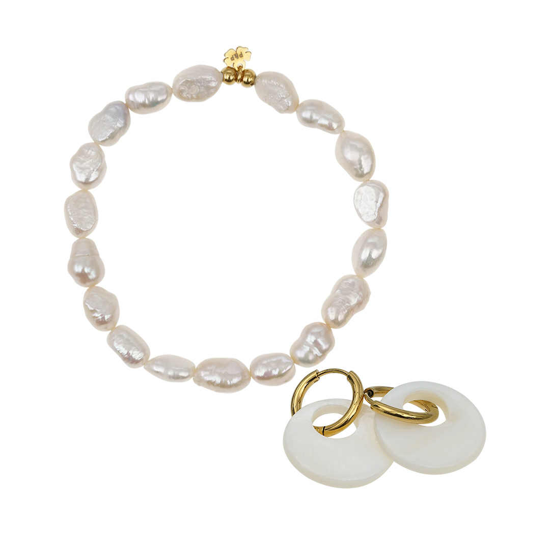 Schelp oorbellen creolen en parel armband PimpsandPearls Pim D