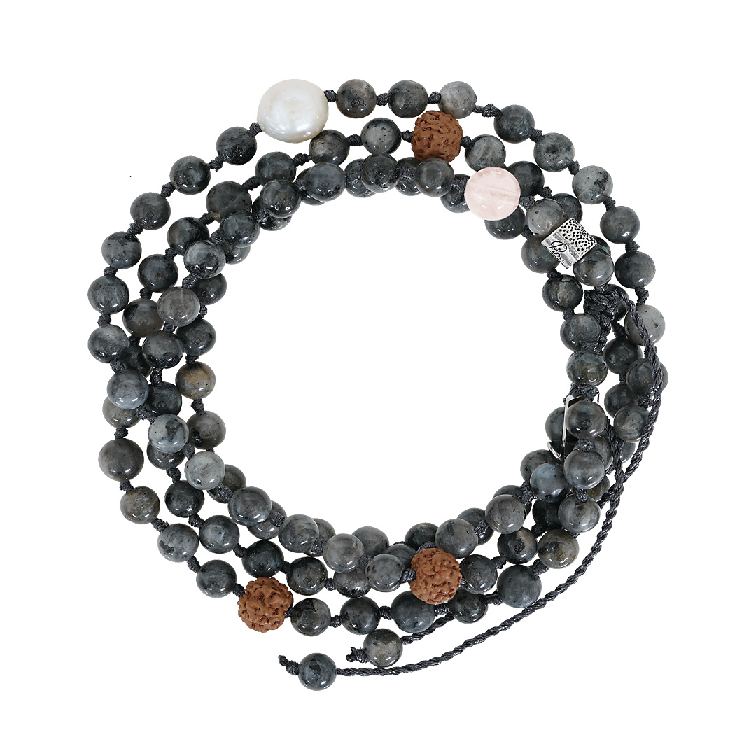 ketting edelsteen larvikiet grijs uit de mala collectie van PimpsandPearls Pim