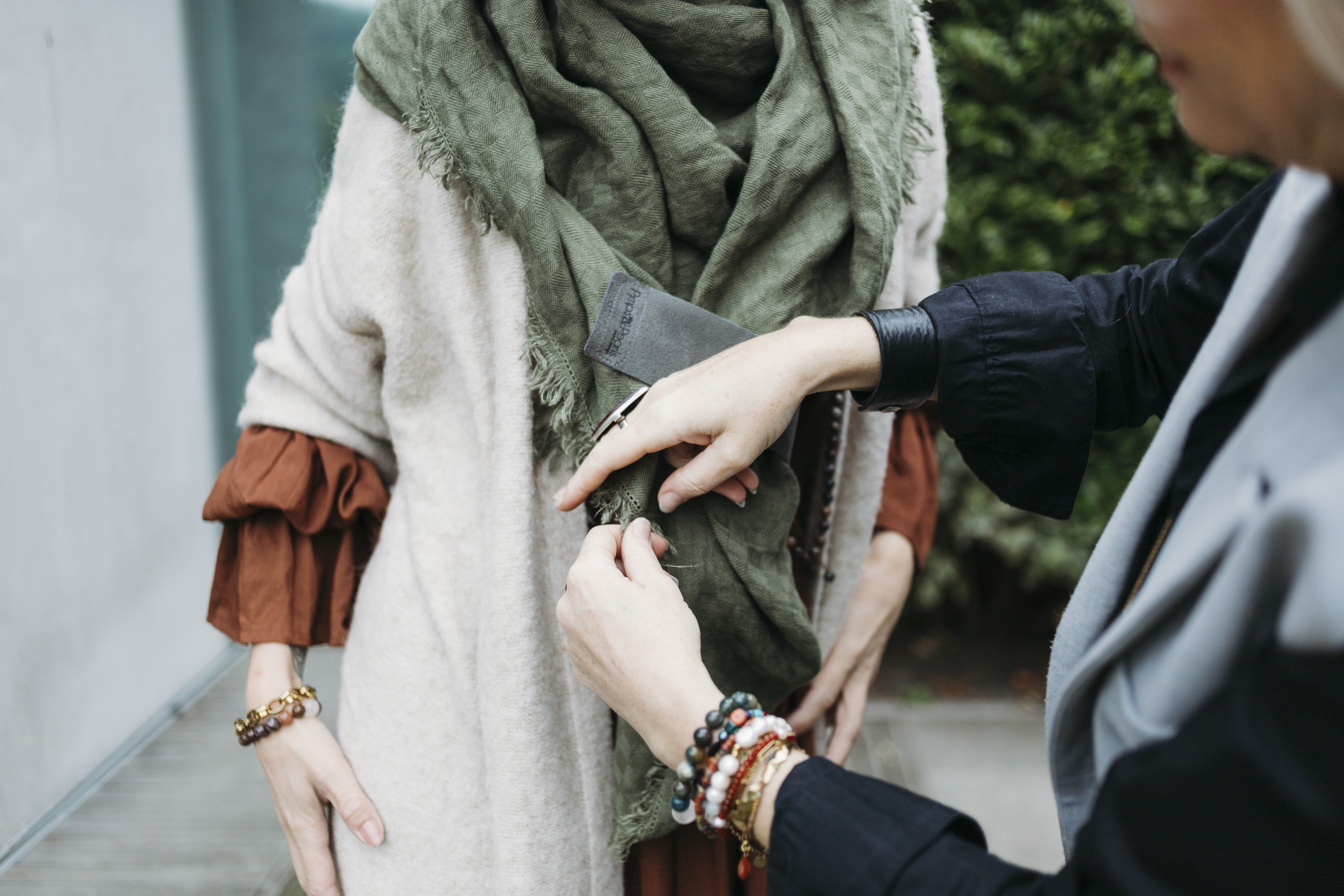 Edelsteen sieraden en linnen sjaals van PimpsandPearls