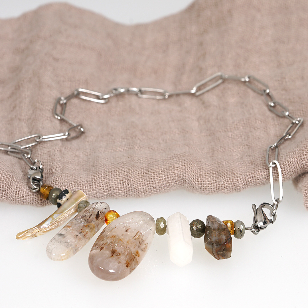 ketting edelsteen kwarts bar boog wit van PimpsandPearls