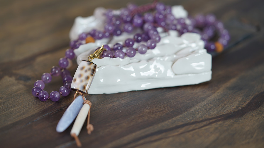 Amethist Mala ketting Chalcedoon schelp hanger van PimpsandPearls