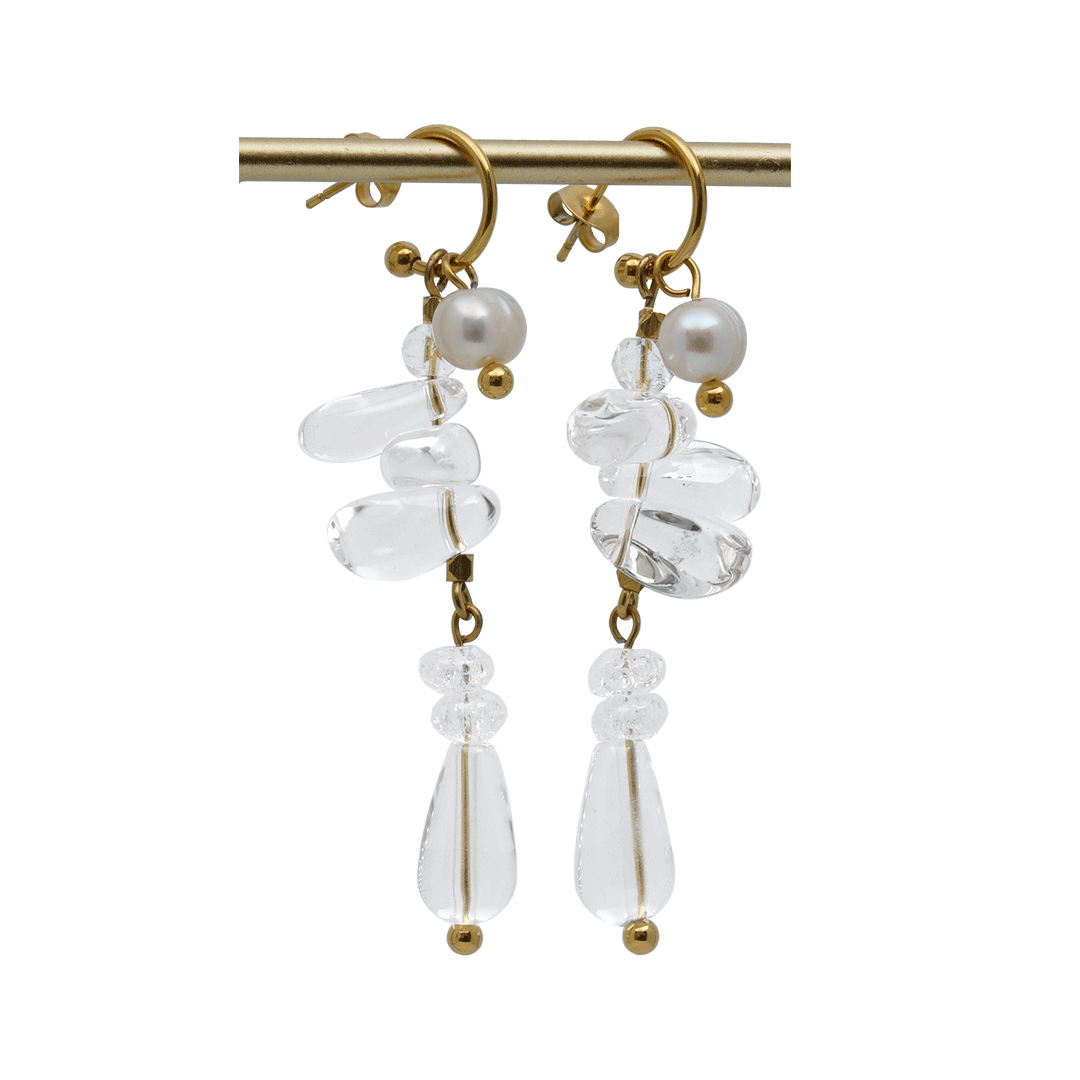 bergkristal parel oorbellen lang goud van pimpsandpearls