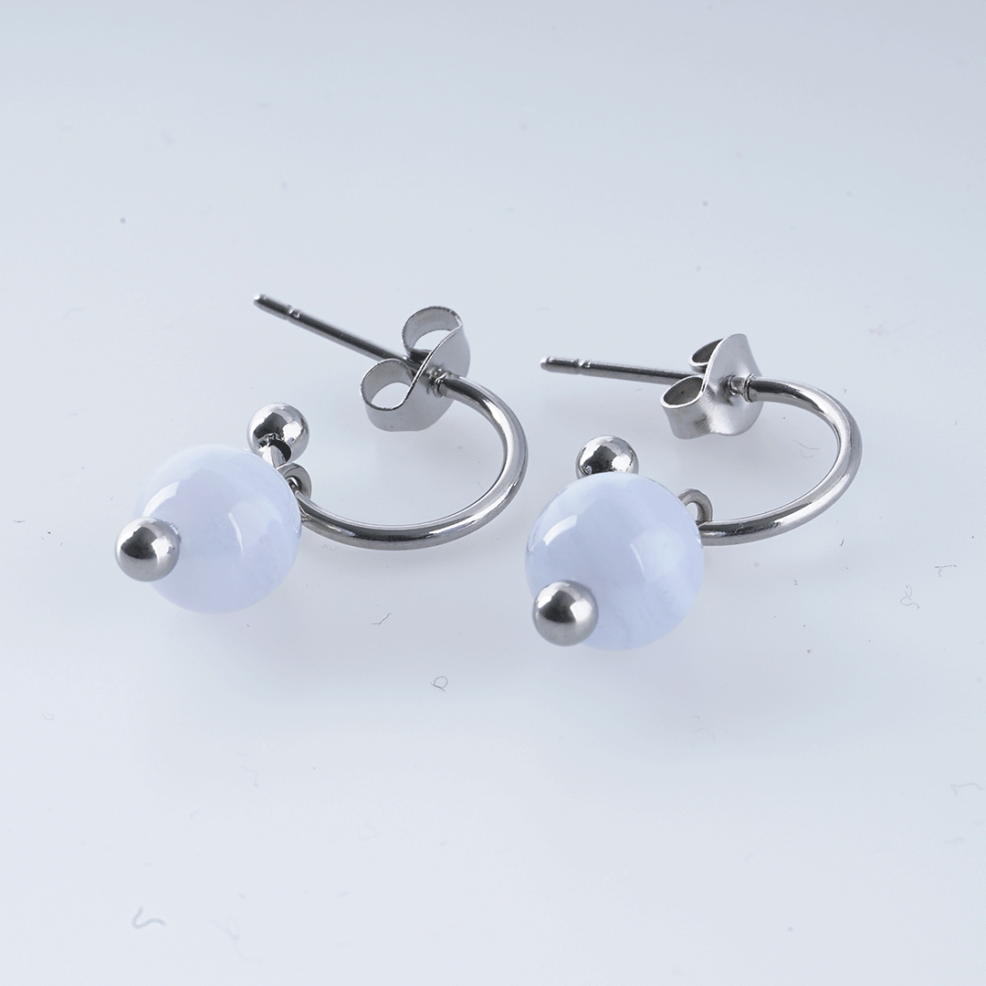 unieke edelsteen oorbellen chalcedone ijsblauw zilver van pimpsandpearls