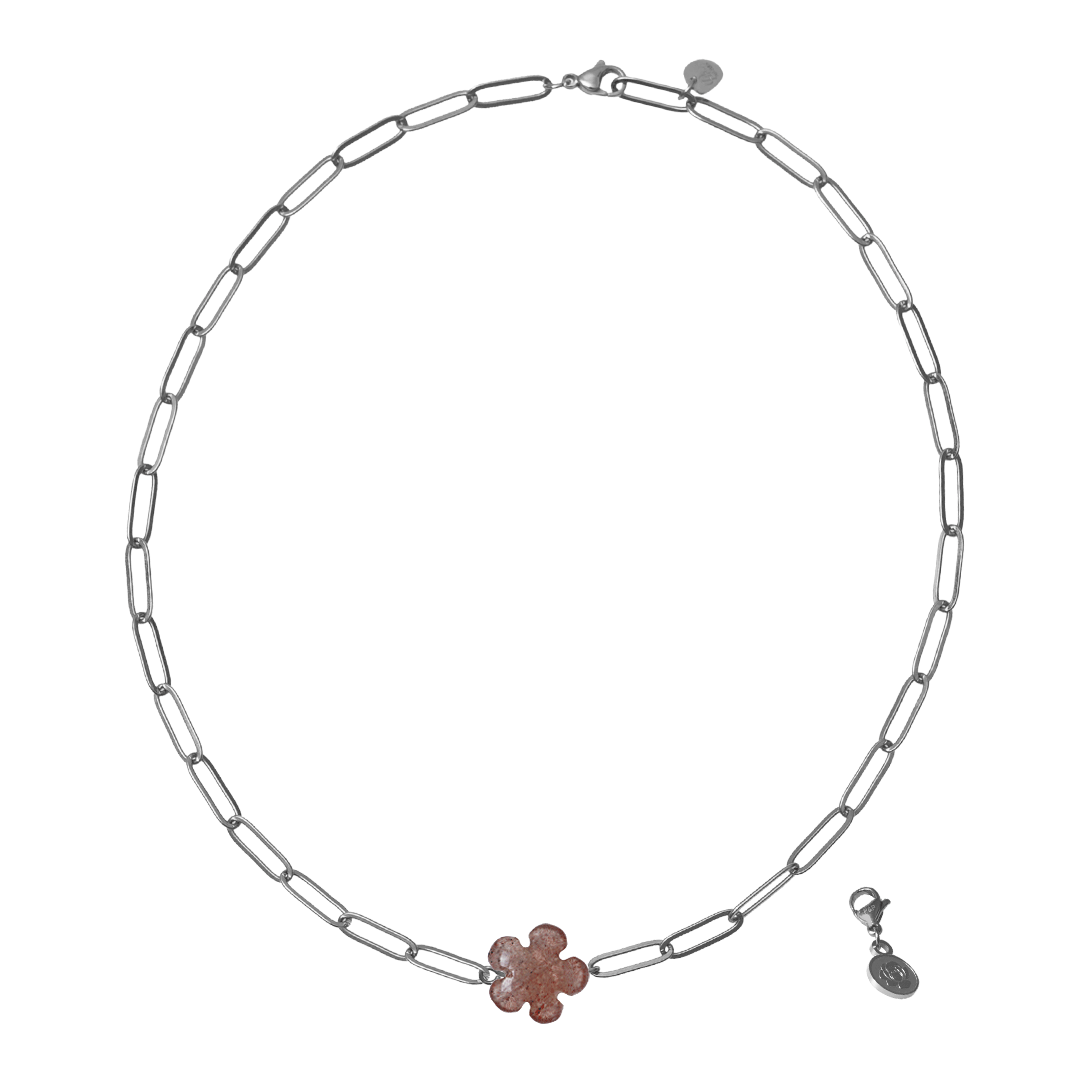 geboortebloem ketting chrysant aardbeienkwarts oudroze van pimpsandpearls pim