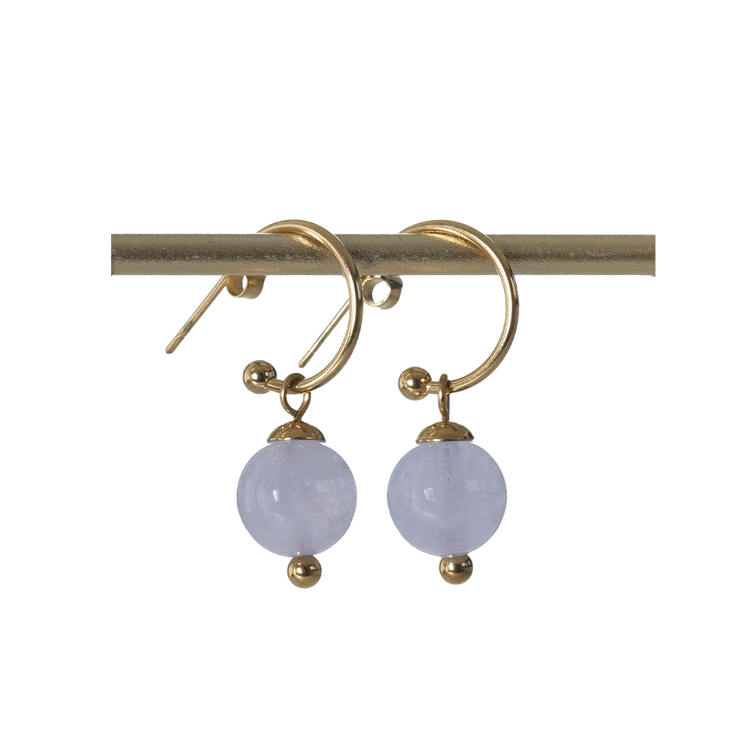 lichtblauw edelsteen oorbellen gold plated jade van pimpsandpearls pim