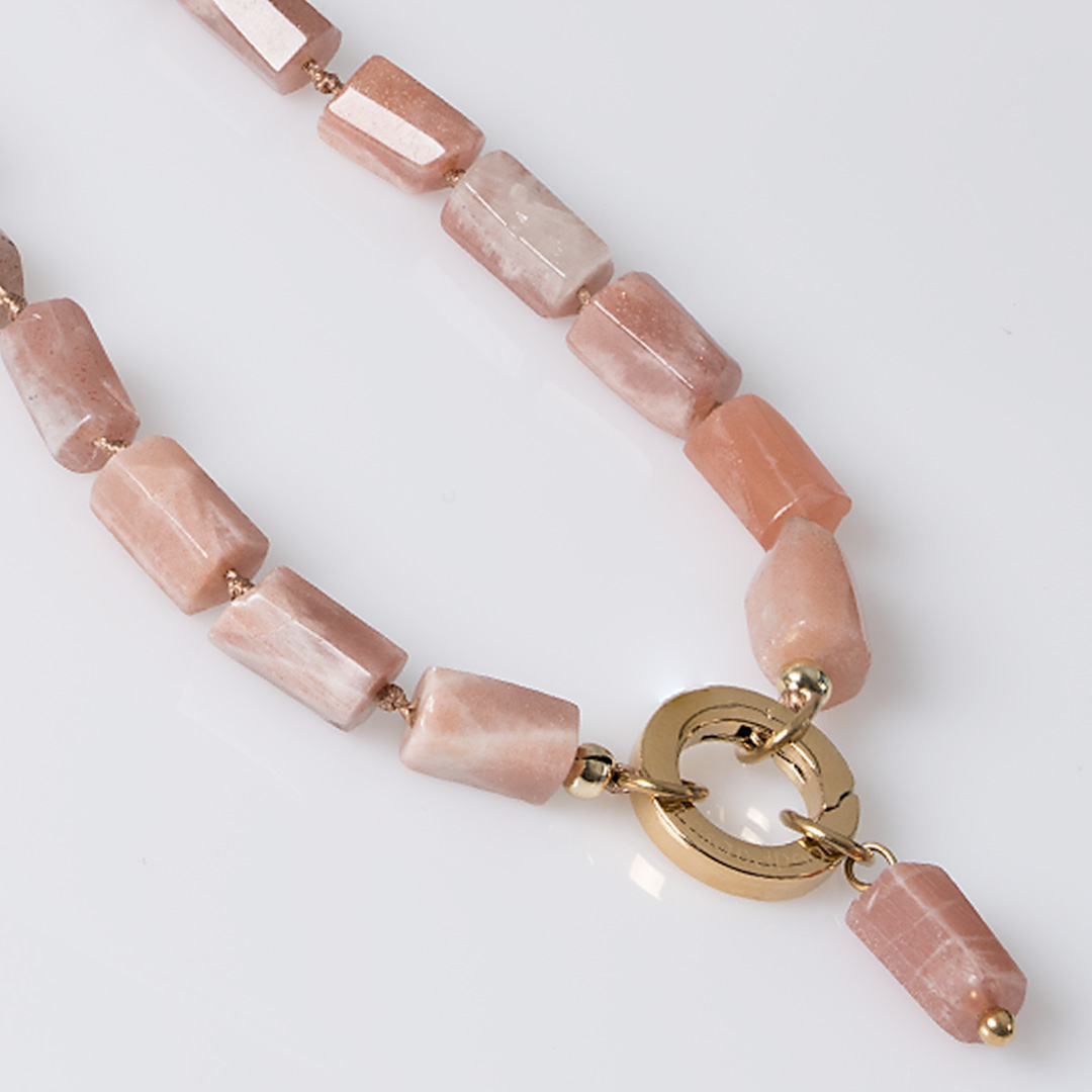 oranje maansteen ketting goud met hanger rough tropical van pimpsandpearls pim b