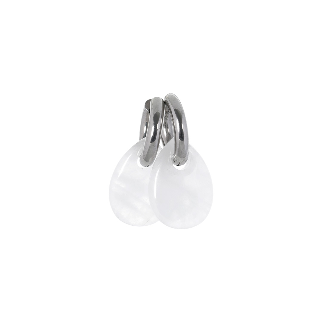natuursteen druppel oorbellen bergkristal wit zilver creolen liggend van pimpsandpearls pim b