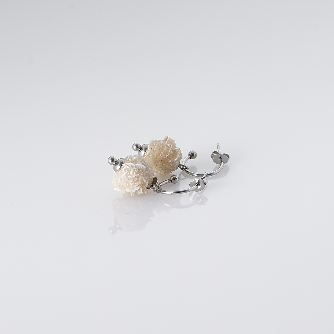 woestijnroos hanger beige oorbellen zilver set van pimpsandpearls pim c