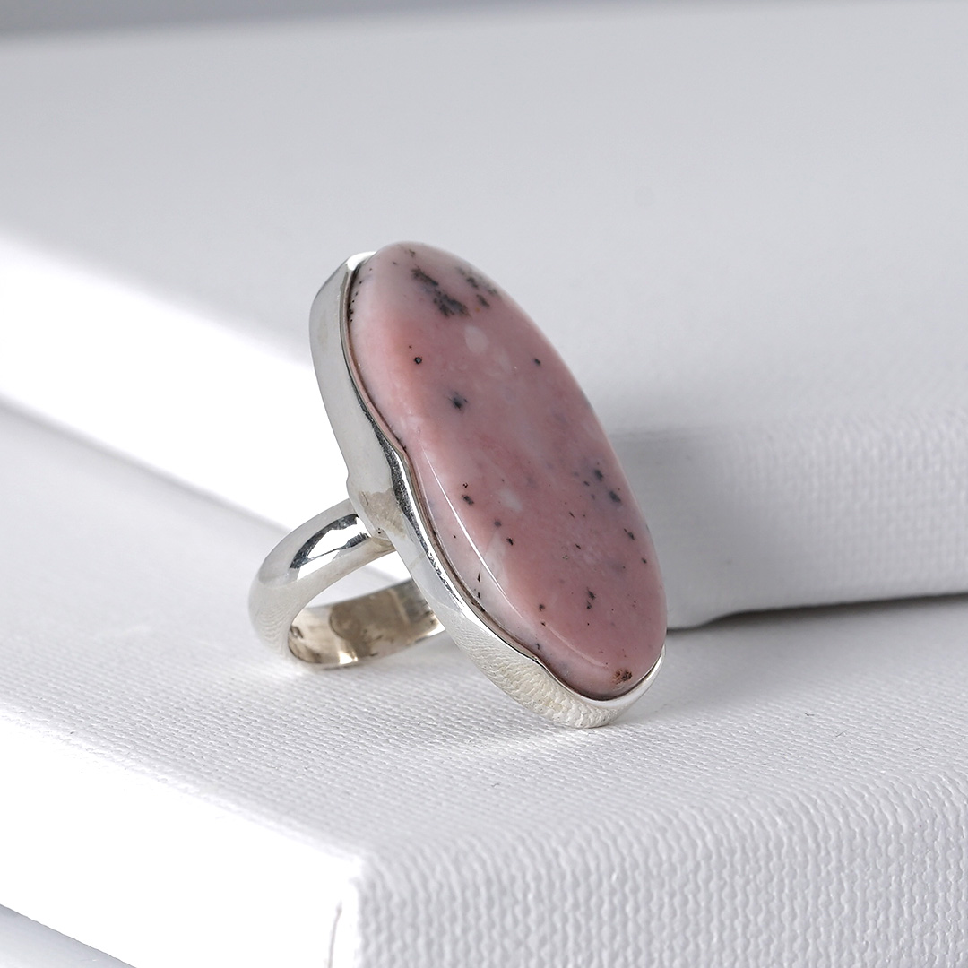 zilver ring edelsteen opaal roze verstelbaar b maat 57 zijkant pimpdandpearls pim