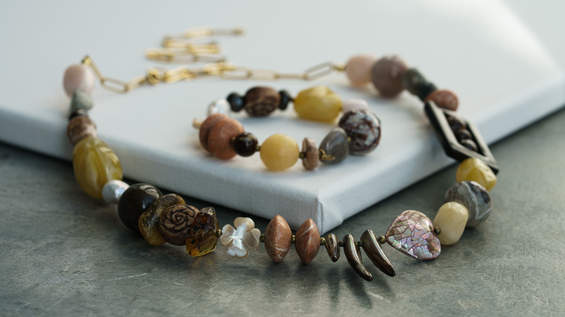 edelsteen grote kralen ketting armband chunky earth set pimpsandpearls pim liggend