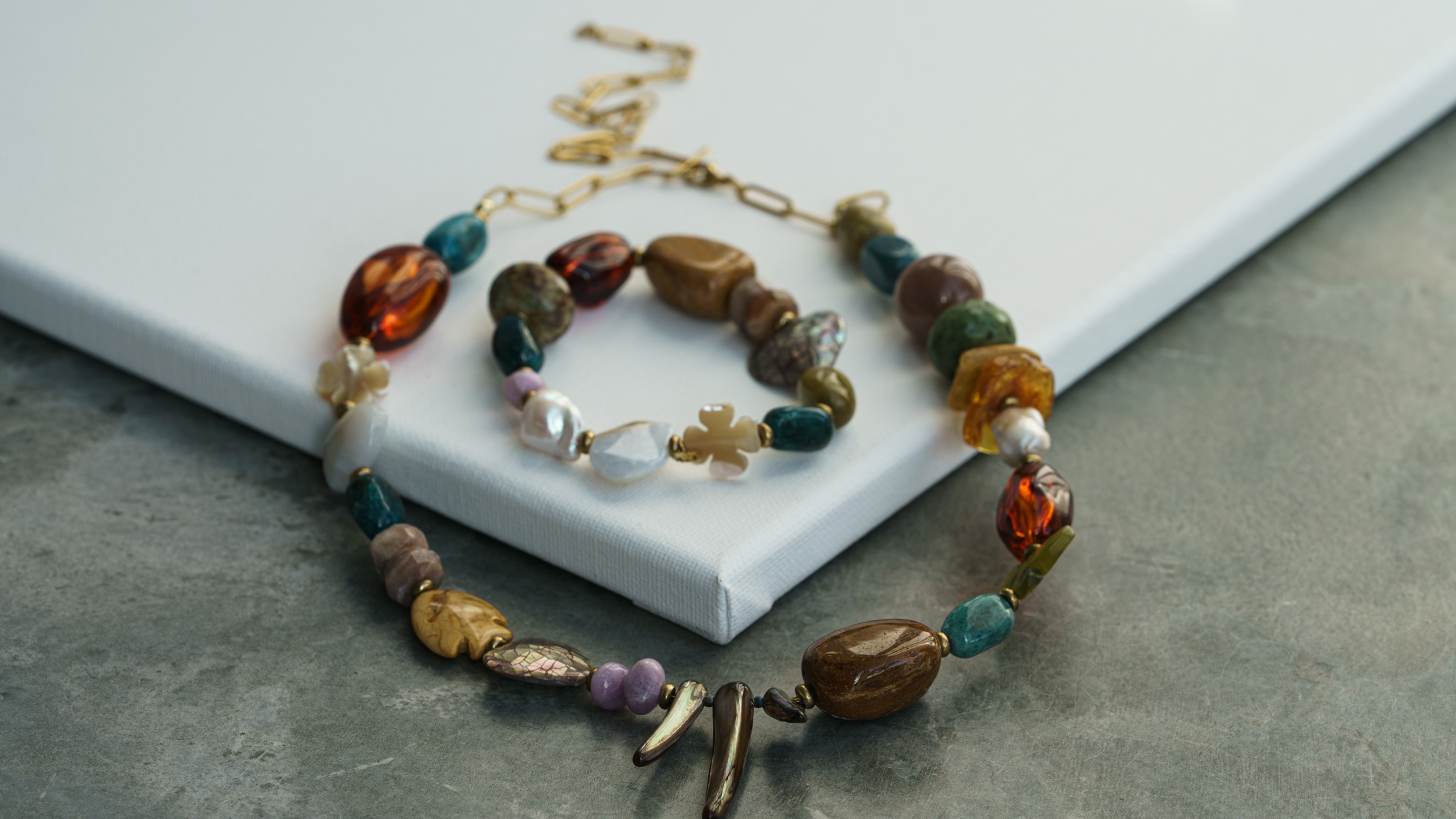 edelsteen grote kralen ketting armband chunky ocean set pimpsandpearls pim liggend