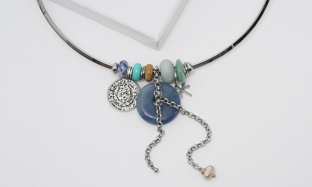 spang choker edelstenen blauw edelstaal voor aanzicht 1222 01 blauw van pimpsandpearls