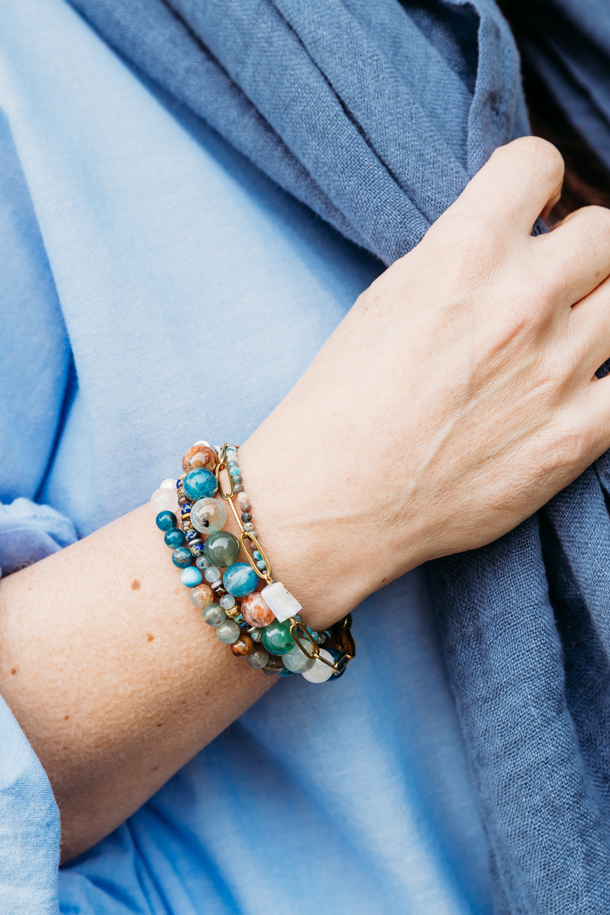 armbanden edelsteen edelstaal mix van pimpsandpearls pim aan pols