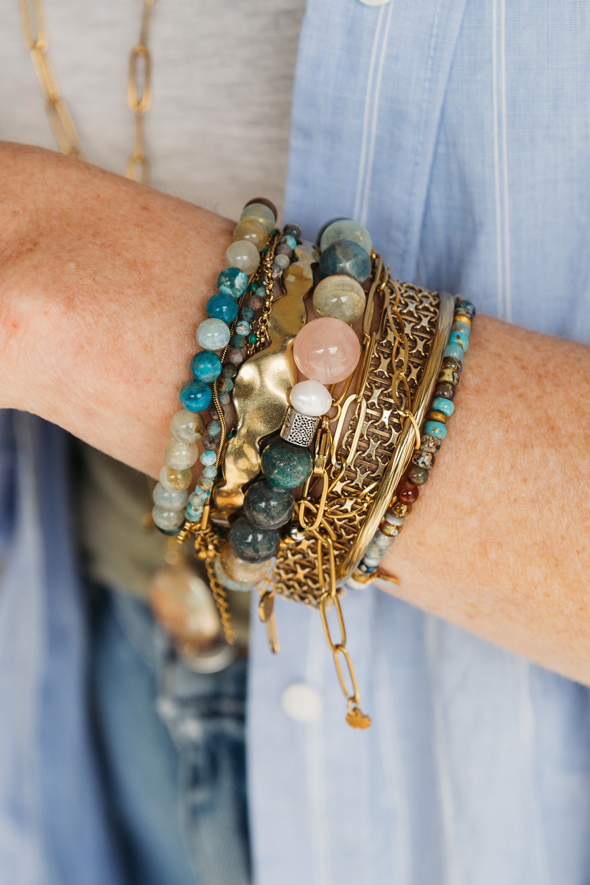 armbanden edelsteen mix van pimpsandpearls pim aan pols