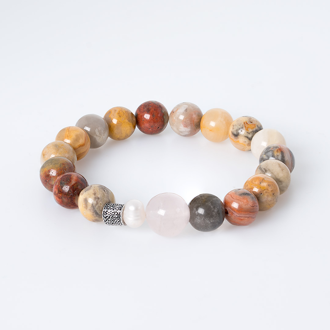 edelsteen armband agaat crazy lace bruin beige mix 10 mm mala van pimpsandpearls liggend
