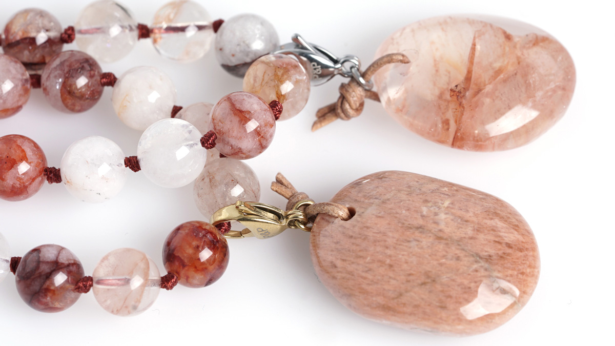 edelsteen ketting bergkristal roze hanger hematietkwarts microlien mala 42 48 cm van pimpsandpearls