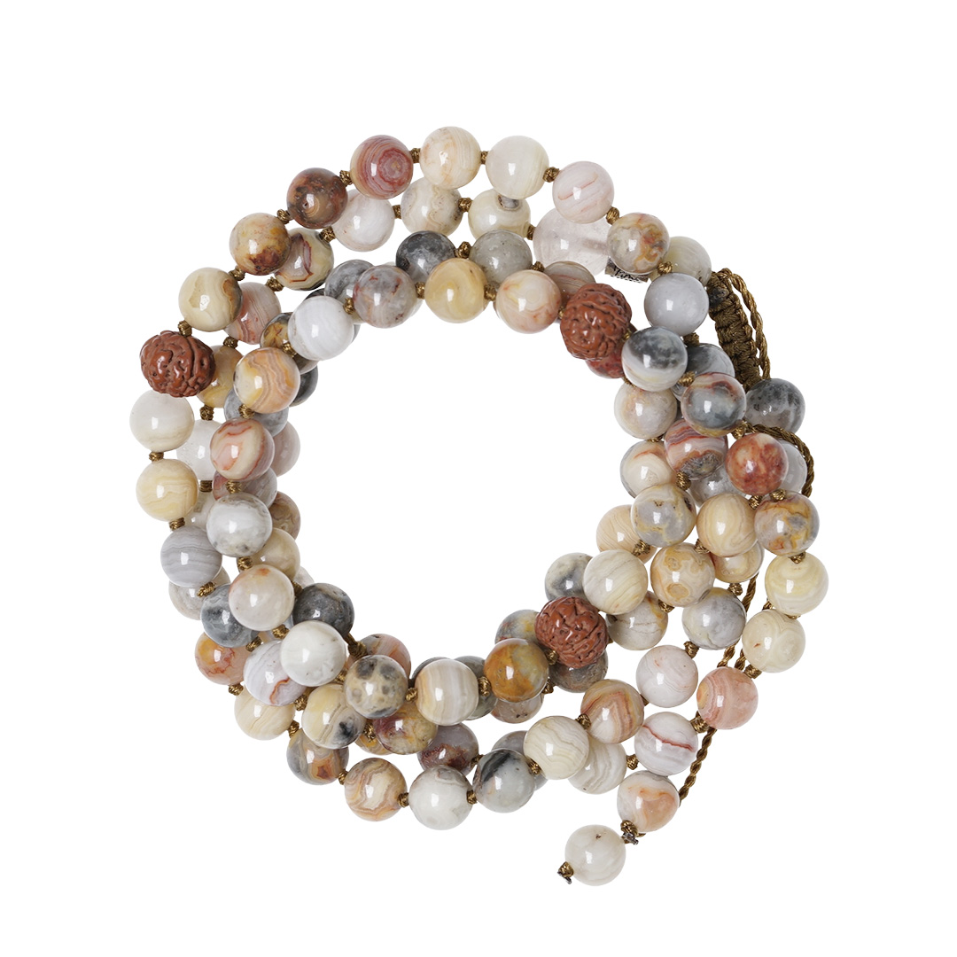 edelsteen ketting crazy lace agaat beige mix mala xl 108 cm van pimpsandpearls pim liggend