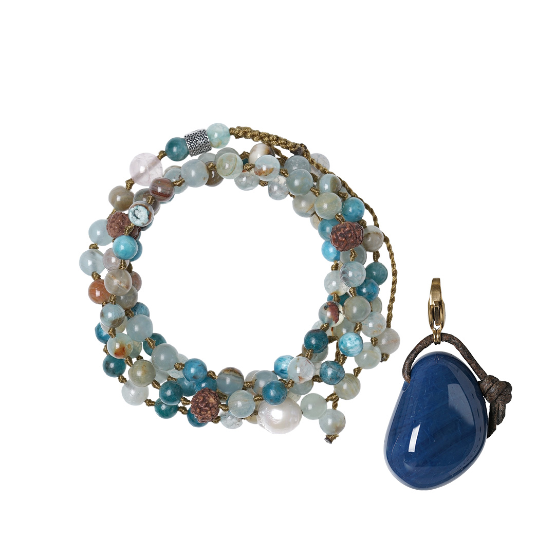 ketting edelsteen blauw apatiet mix hanger agaat mala m 90 cm van pimpsandpearls pim liggend