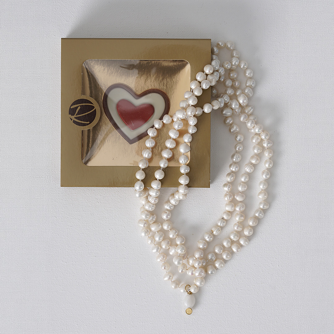 moederdag parel ketting wit chocola in doos cadeauset van pimpsandpearls