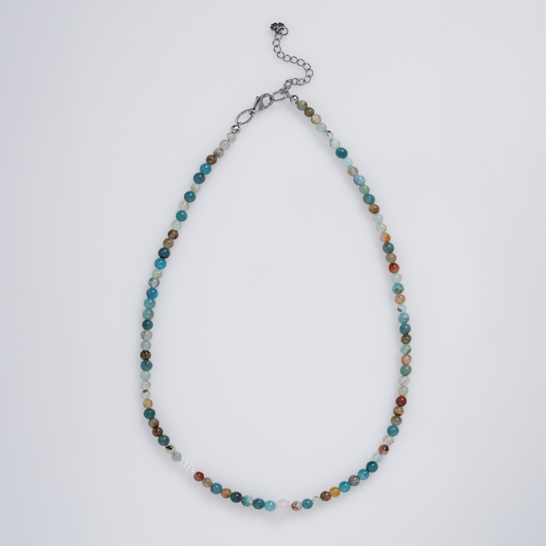 edelsteen ketting apatiet blauw mix kort 42 cm van pimpsandpearls pim