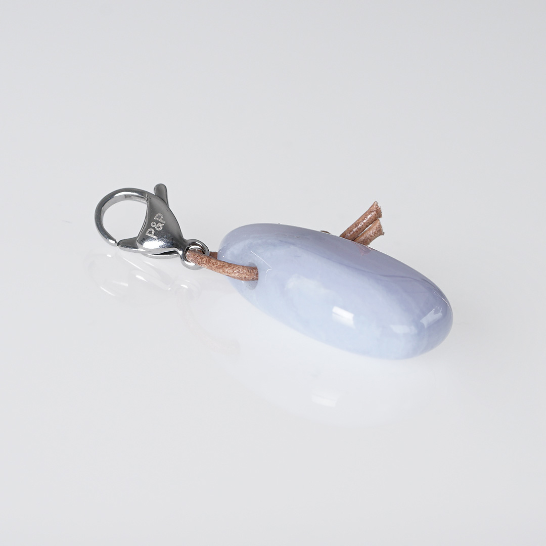 hanger blauw chalcedoon edelsteen zilver mala van pimpsandpearls pim liggend