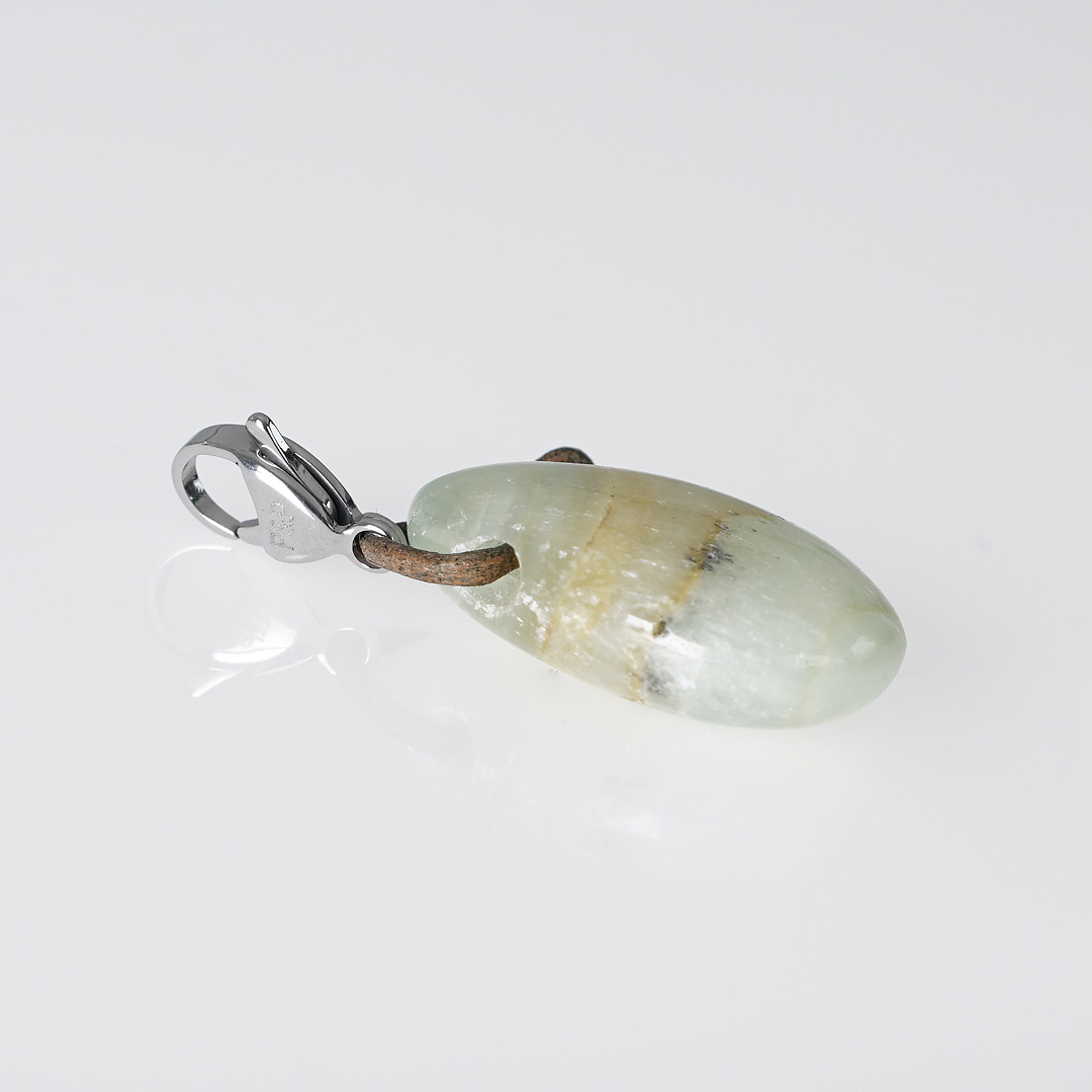 hanger groen pistache calciet edelsteen zilver mala van pimpsandpearls pim liggend