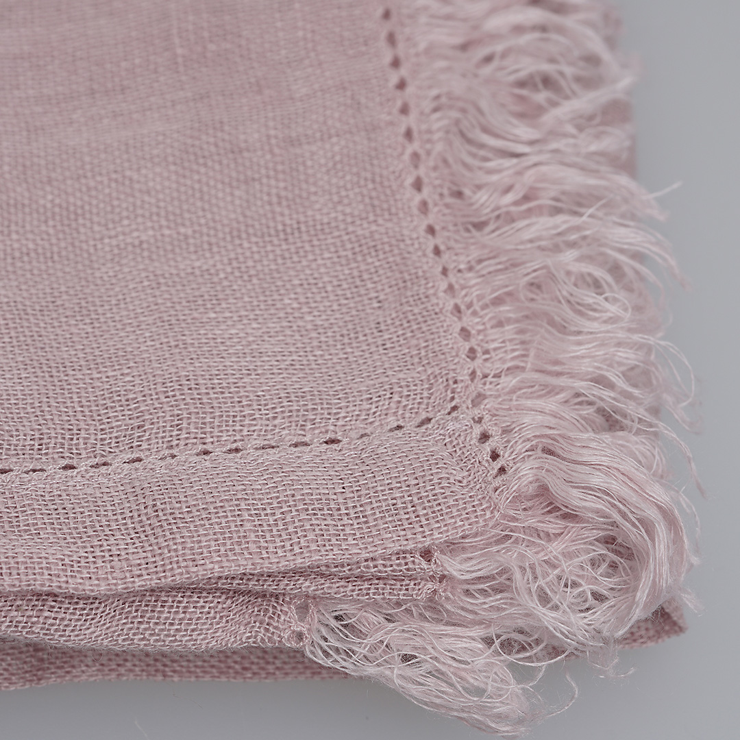 sjaal poeder roze rechthoek linnen 140 x 180 cm van pimpsandpearls pim detail