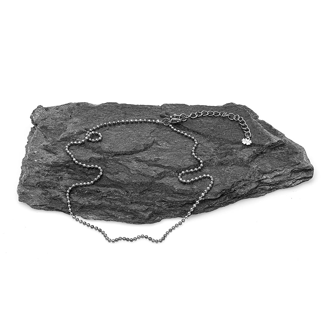 ballchain bolletjesketting zilverkleurig kort 41-47 cm van pimpsandpearls pim liggend