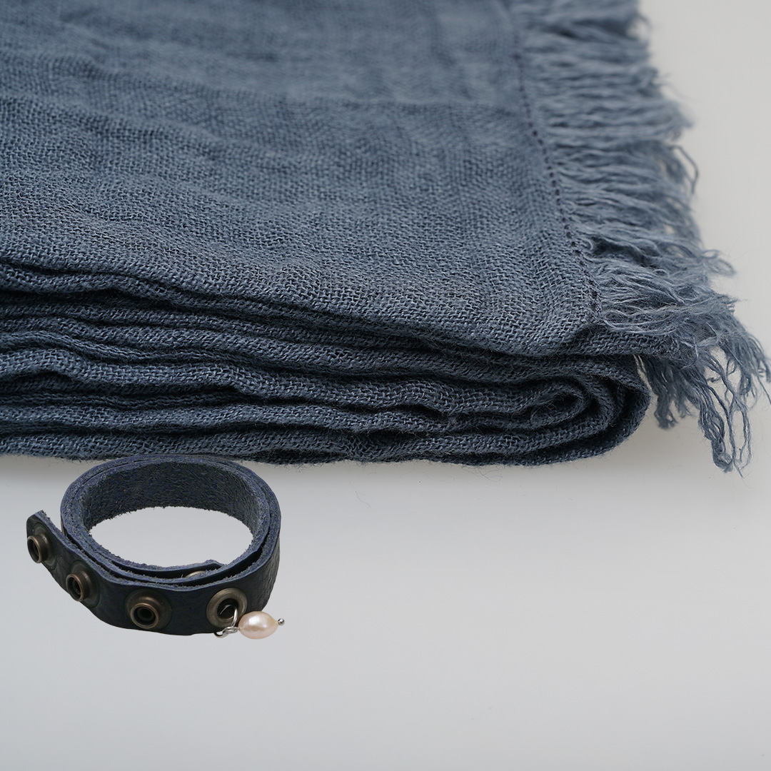 sjaal raf blauw rechthoek linnen 140 x 180 cm van pimpsandpearls pim