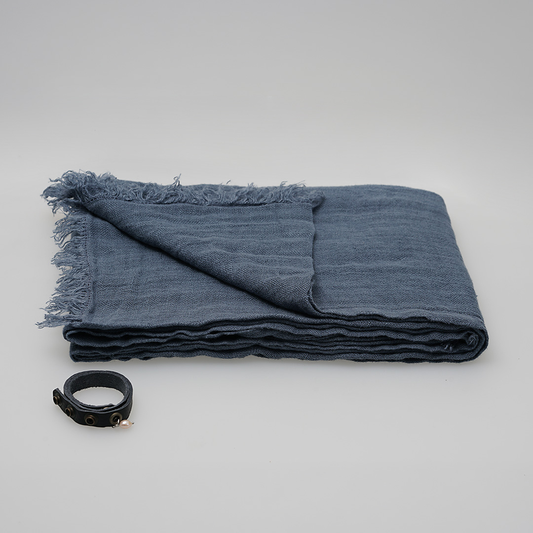 sjaal raf blauw rechthoek linnen 140 x 180 cm van pimpsandpearls pim