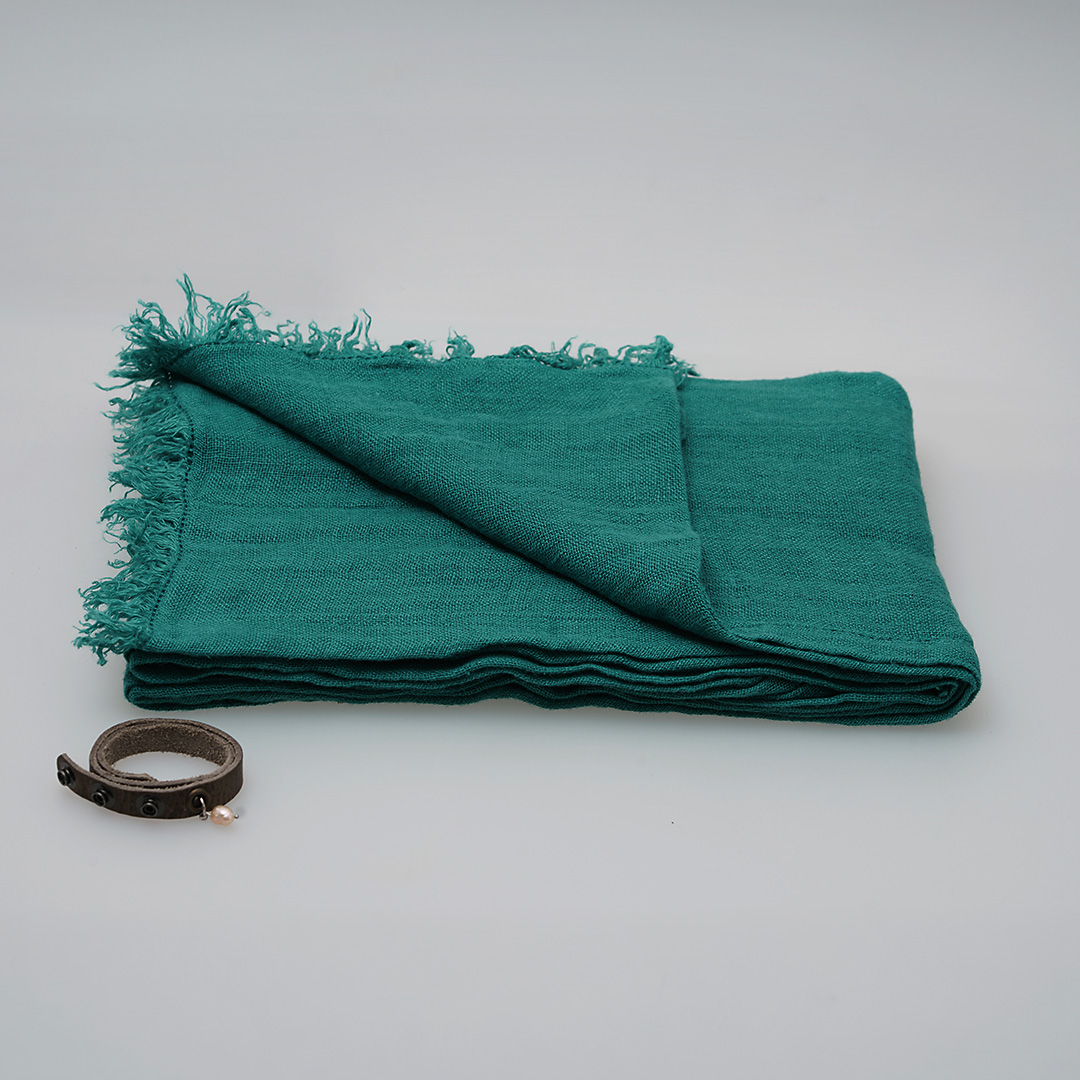 sjaal teal petrol rechthoek linnen 140 x 180 cm van pimpsandpearls pim